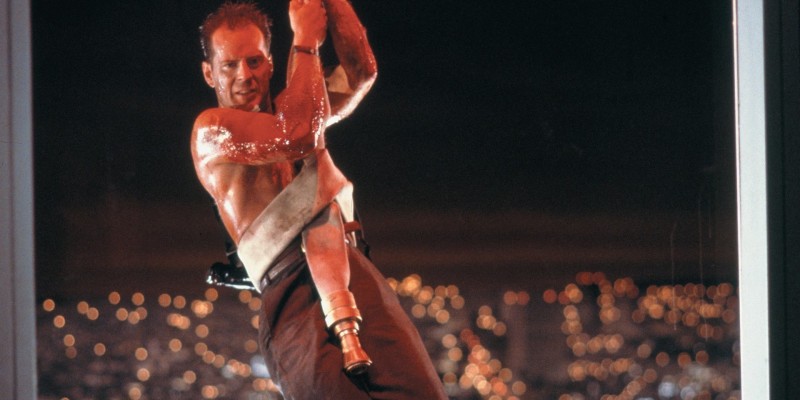 McClane-hanging-from-a-fire-hose-Die-Hard-e1467409903784-800x400